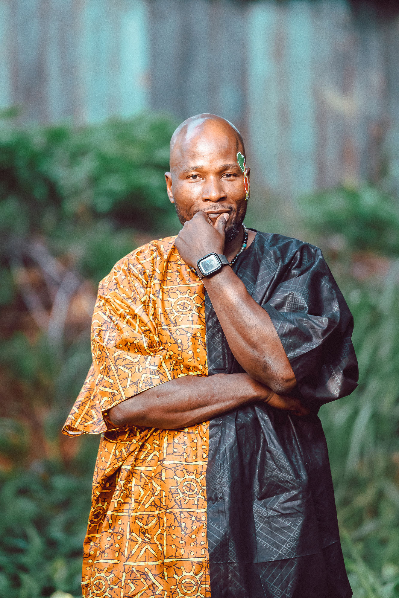 Tenue “Moitié-Moitié” – Entre le trône et la rue, je suis chez moi partout.